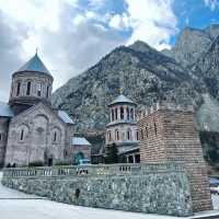 Dariali Monastery Complex โบสถ์สวยใกล้รัสเซีย