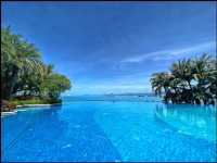 Infinity pool at Phoenix Island Resort 