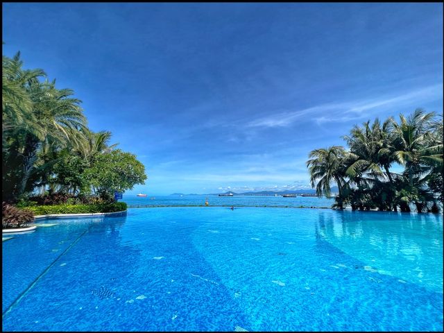 Infinity pool at Phoenix Island Resort 