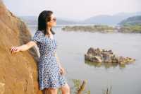 Self-driving on the northwest route of Laos: Arrive at Bokeo and watch the sunset over the Mekong River.