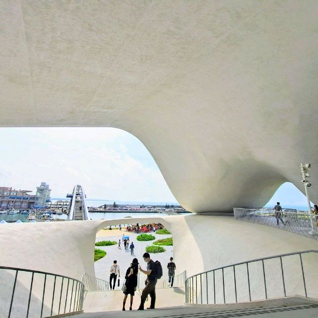 新北 | 「永安海螺館」純白外觀超特別，隨便都好拍，旁邊還有永安漁港可以吃美食