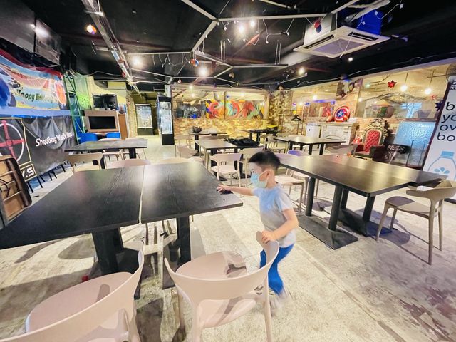 油塘三萬尺射擊練習場五歲起可以玩！