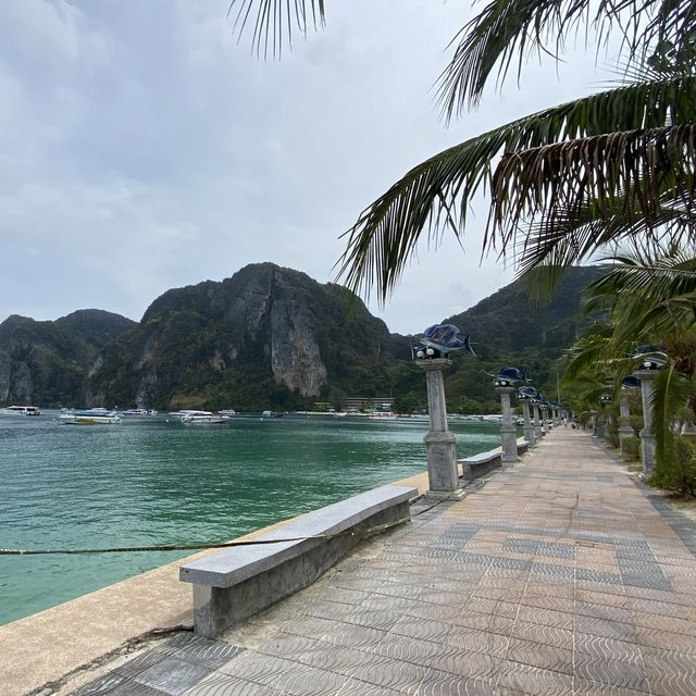 ฟ้าหลังฝนบนเกาะพีพี เอ๊ะ น้ำสวยทรายขาวขึ้นตั้งเยอะ