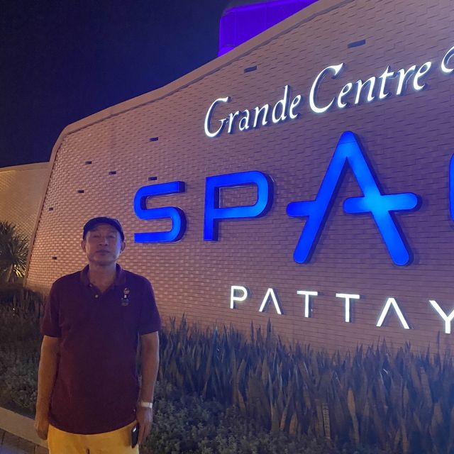 โรงแรมแห่งโลกอนาคต grand centerpoint space พัทยา