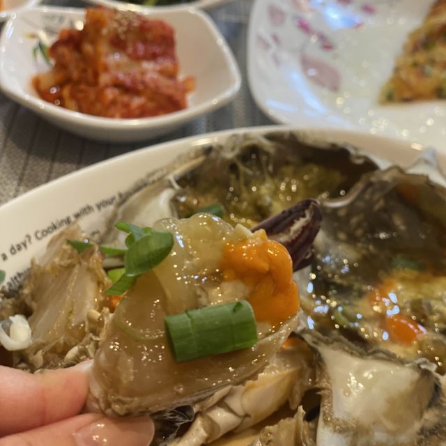 【神戸】大量のパンチャンが並ぶ隠れ韓国料理店