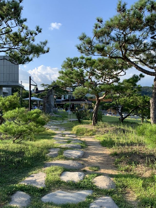 탁트인 자연정원이 있는 카페, 덕남