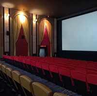 ดูหนังกันที่พาราไดซ์ ซีนีเพล็กซ์ 