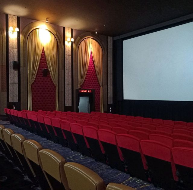 ดูหนังกันที่พาราไดซ์ ซีนีเพล็กซ์ 