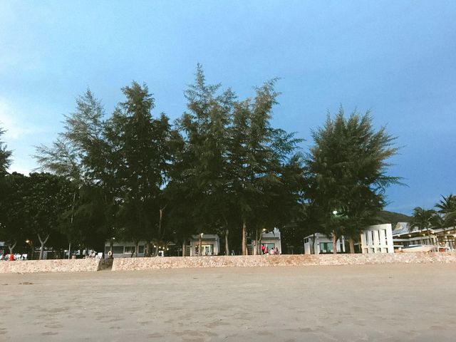 โรงแรมเจ้าหลาวทอแสงบีช ที่พักติดหาดเจ้าหลาว 🌊🌊