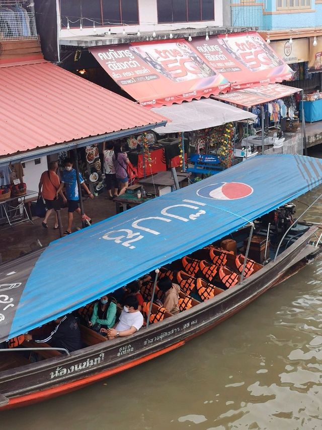 ตลาดน้ำอัมพวา