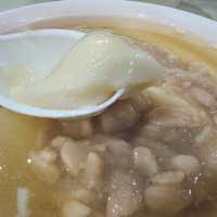 [新北淡水甜點]滬尾豆花~淡水在地人的古早味豆花｜花生超綿密入味 粉紅軟嫩Q談｜居然有葡萄乾豆花