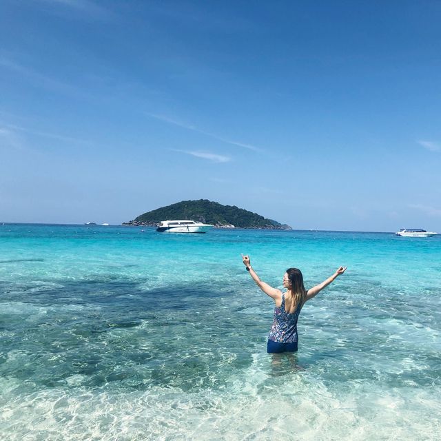 หมู่เกาะสิมิลัน หาดทรายขาว น้ำสีฟ้าใสปิ้ง 