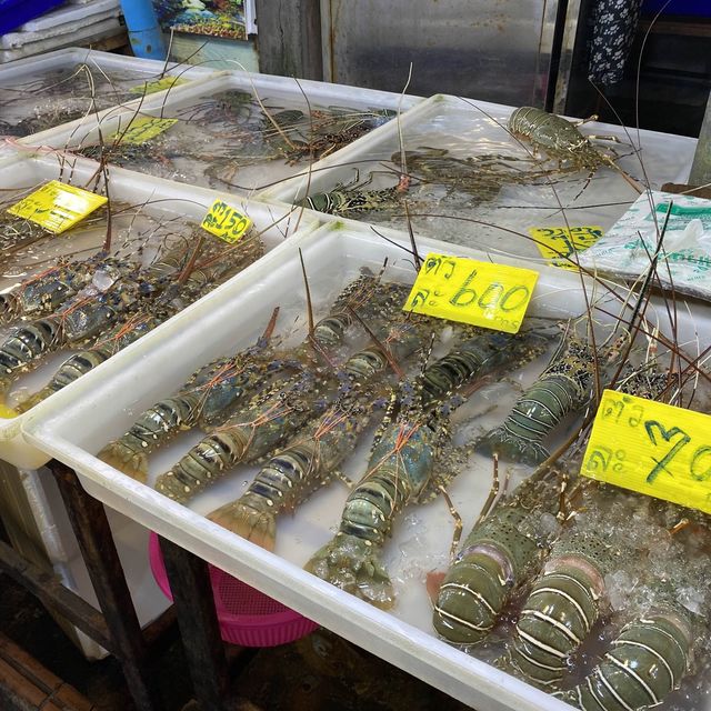 ตลาดสด ลานโพธิ์ นาเกลือ เมืองพัทยา
