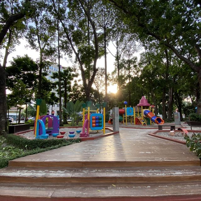 Hoang Van Thu Park