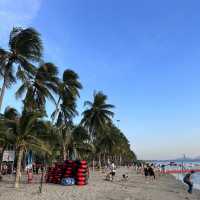 หาดบางแสนยามเย็น ตำนานรักอมตะ ไม่รู้ลืม 🏖️