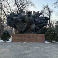 독일의 침략을 저지한 영웅들의 기념비를 보려면 판필로프 공원으로 고고싱!!