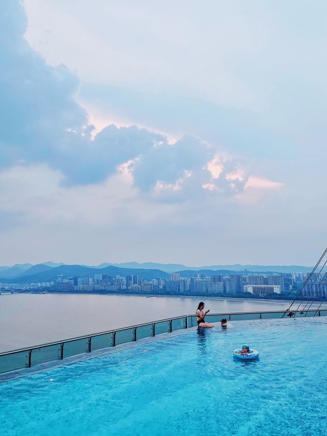 Cheers to a rooftop pool on the 41st floor!! 