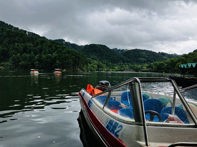 Amazing views at Qianling Lake in Guiyang.