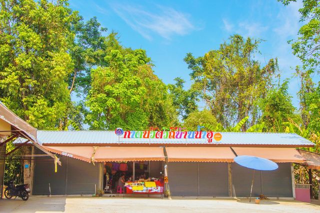 Thai tourism: Bai County Nanhu Temple, impressive rooster.