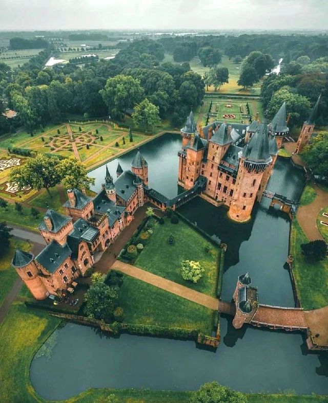 The largest and most beautiful castle in the Netherlands, the Neo-Gothic De Haar Castle.