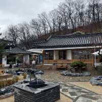 한옥과 자연뷰 가득 안동 “커피홀베이커리카페”