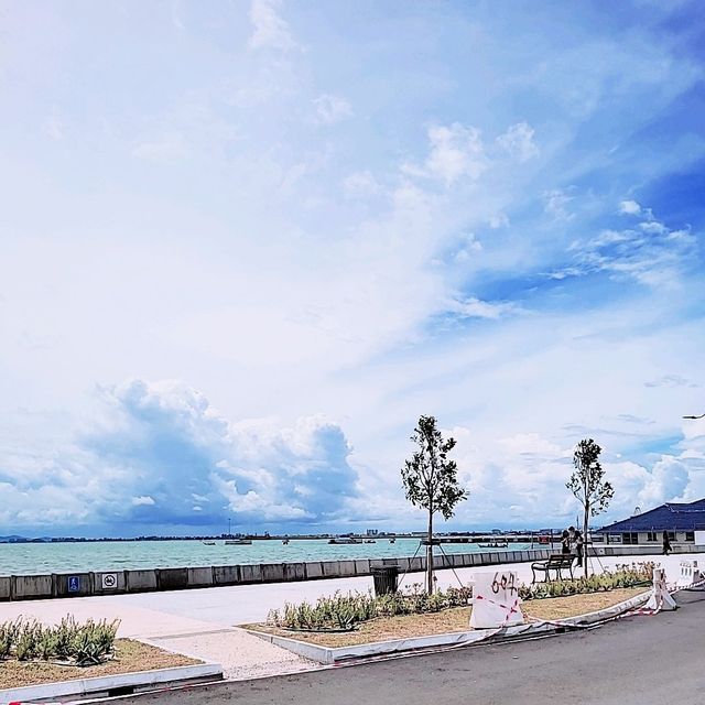 Esplanade Walkway by the beach 🌴