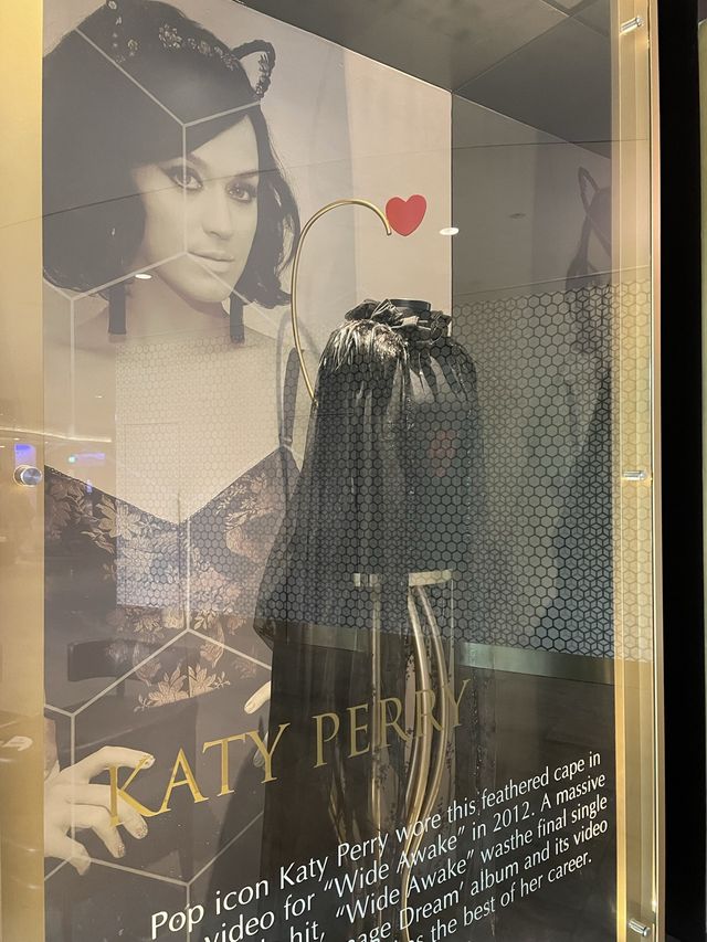Concert fashion displays