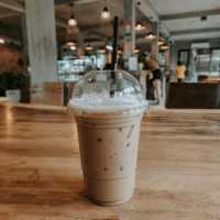 Naked Espresso คาเฟ่น่านั่งในวังเวียง