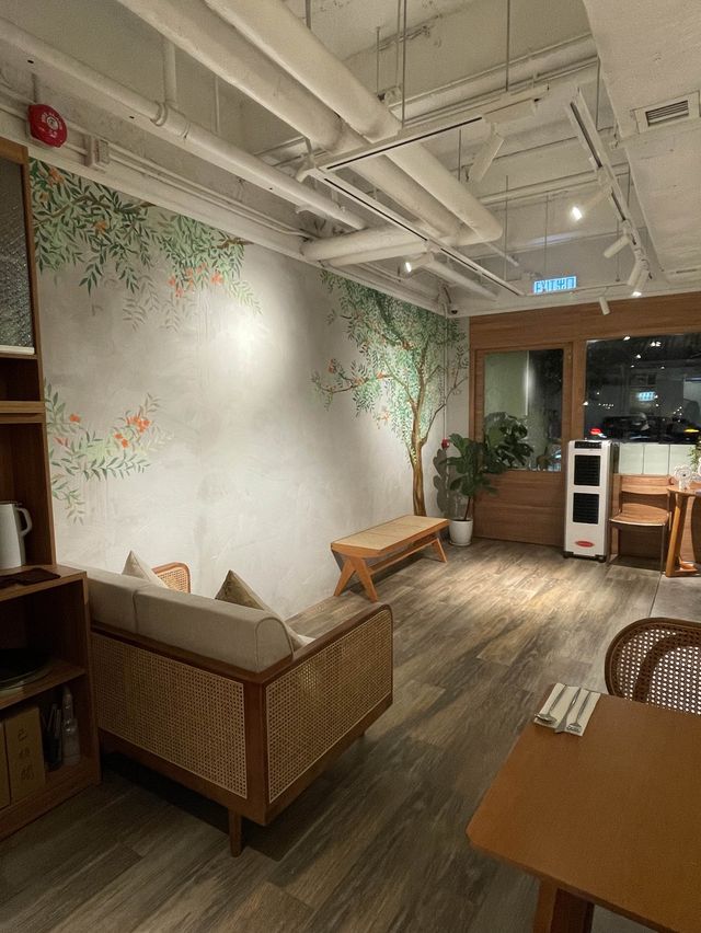 Potluck Eatery 簡約木系pet friendly cafe