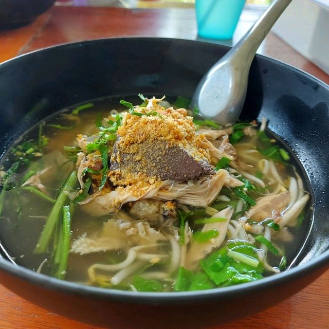 ทานก๋วยเตี๋ยวไก่ดำ ร้านแนะนำของเชียงคาน