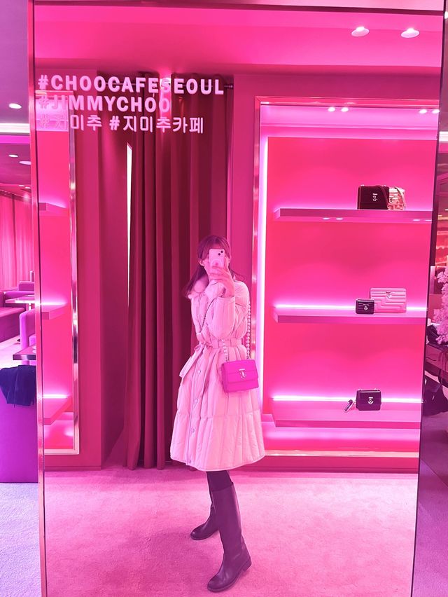 핑크덕후 환장하는 핫핑크 청담동 카페 “지미추카페”