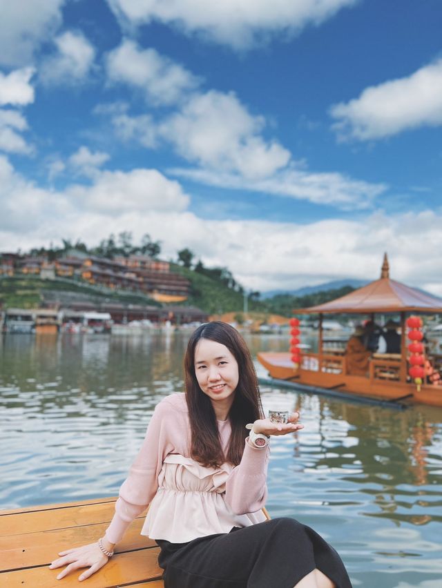   ล่องเรือแบบจีนยูนานที่บ้านรักไทย ต้องมา