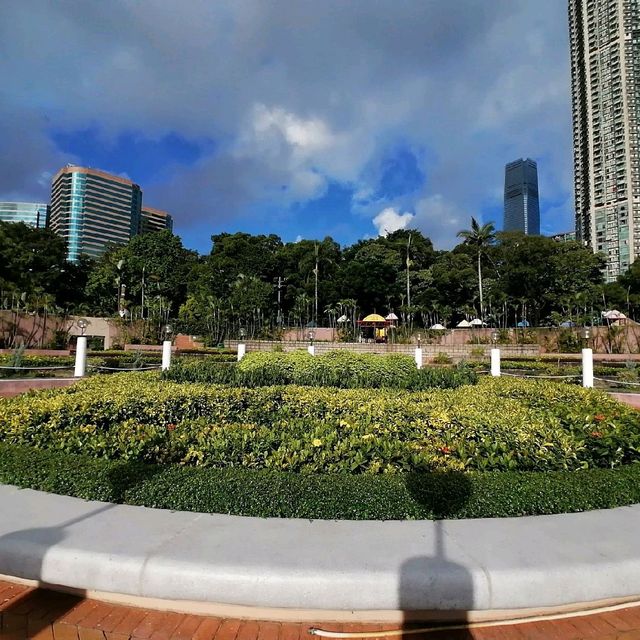 好享受於九龍公園泳池游水