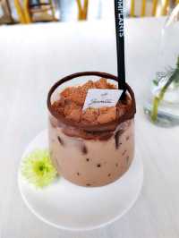 Boonta Café สไตล์ glasshouse เหมือนนั่งอยู่ในสวน