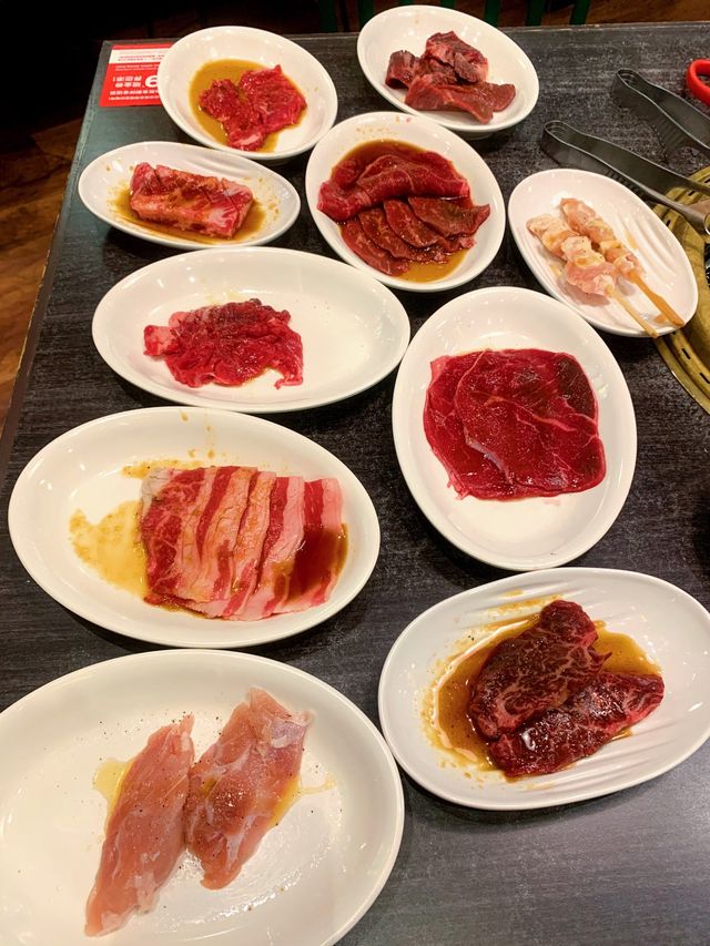 100分鐘瘋狂食燒肉  自從上次打完第二針好辛苦之後，蝦子餅就成日逼我食肉，覺得