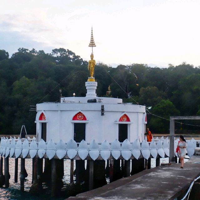 ชมโบสถ์กลางทะเล