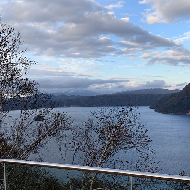 日本一の透明度😃摩周湖ブルーも秋景色
