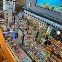 芭提雅最大的7-Eleven旗艦店 節能環保遊輪外觀的多功能便利店