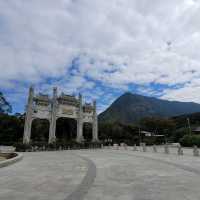 往寶蓮寺和天壇大佛的「地壇」及「門牌坊亅 