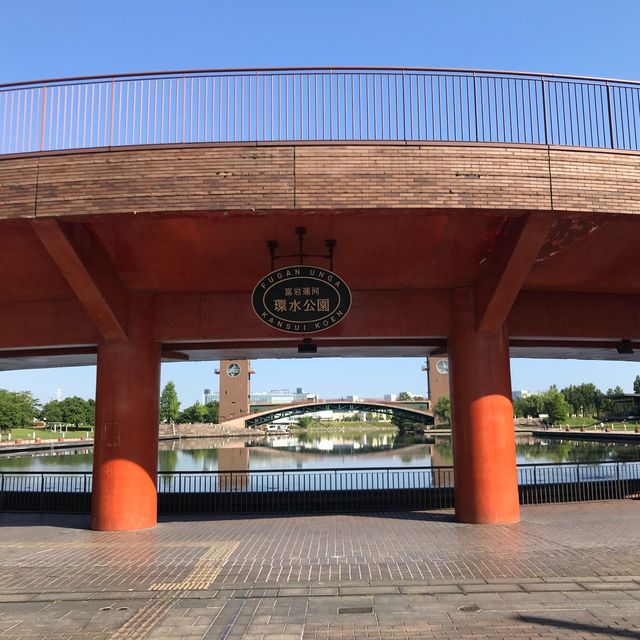☕️ 坐在最美的星巴克看富岩運河歷史 — 富岩運河環水公園