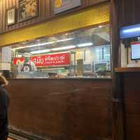【タイ/バンコク】大人気店がコロナ禍から完全復活！店内飲食可能なパッタイ屋「ティップサマイ プラトゥピー」