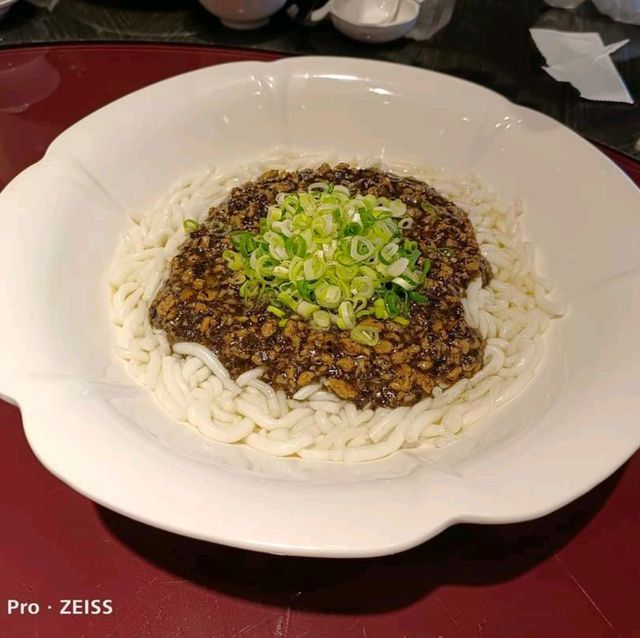 【台北美食】六福萬怡粵亮廣式餐廳，神仙乾坤燒鵝一鵝四吃