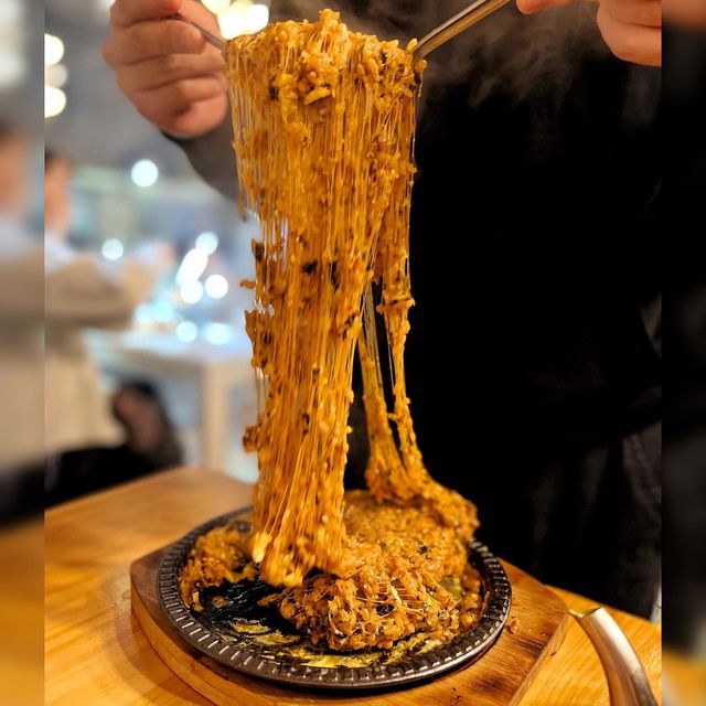 【OPPA Coffee Bar Restaurant - 超長拉絲🔥必點熔岩芝士炒飯】