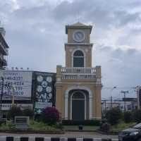 an unmissable landmarks in a roundabout  