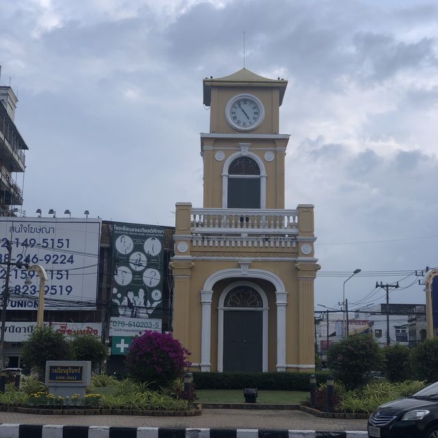 an unmissable landmarks in a roundabout  