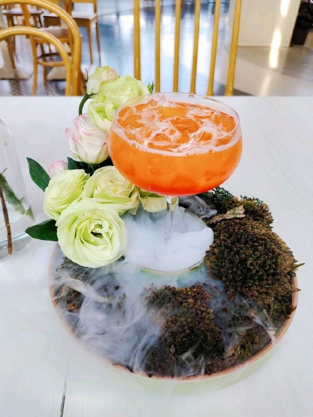 Boonta Café สไตล์ glasshouse เหมือนนั่งอยู่ในสวน