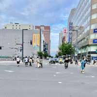駅前通りのレトロな建物