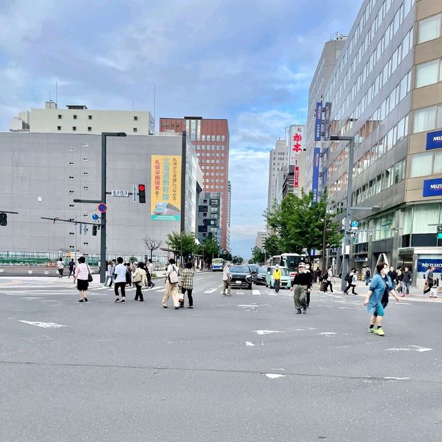 駅前通りのレトロな建物