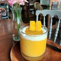 Floral Café at Napasorn ปากคลองตลาด 🍷🤍✨️