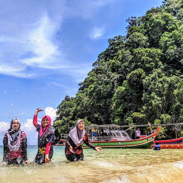Clear water. Lot of fish.. Recomended!